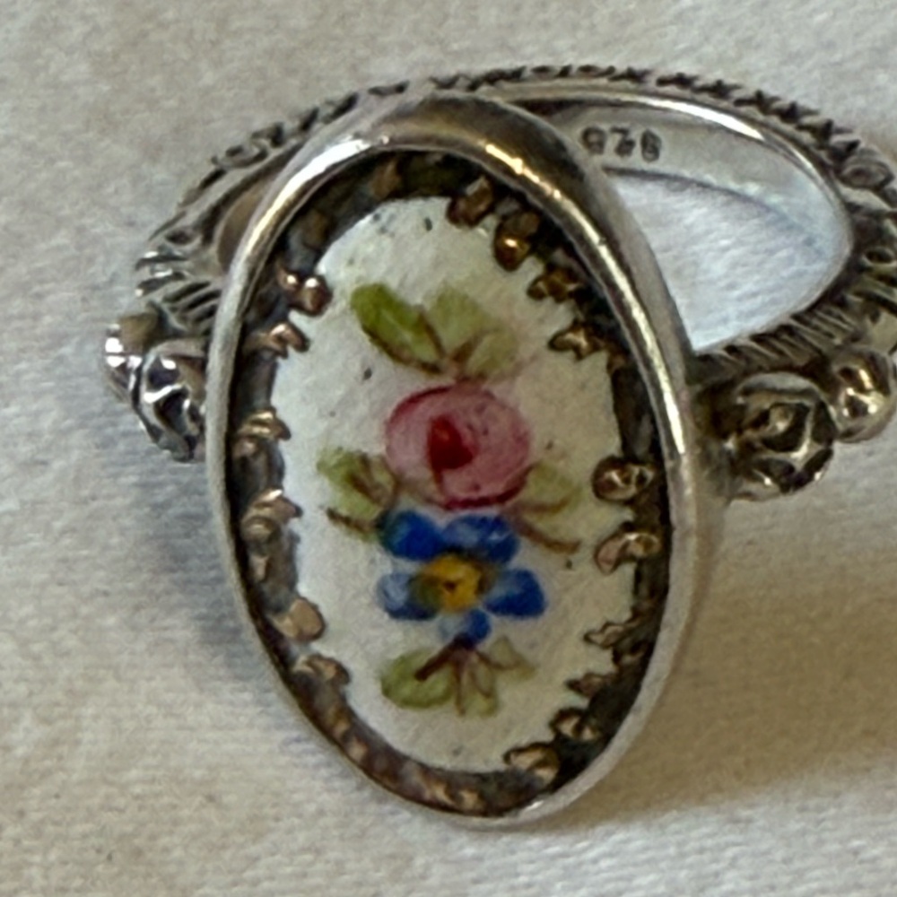 Elizabeth Ngo Porcelain Flower Button Ring - Picture 2 of 7